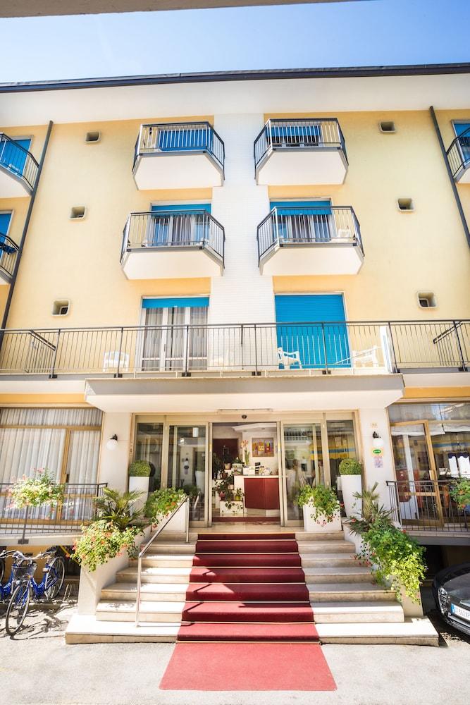 Hotel Azzorre Lido di Jesolo Buitenkant foto