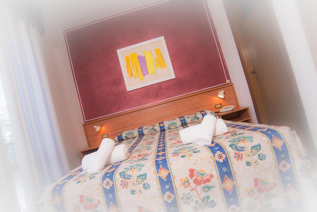 Hotel Azzorre Lido di Jesolo Kamer foto