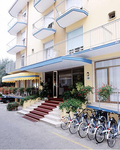 Hotel Azzorre Lido di Jesolo Buitenkant foto