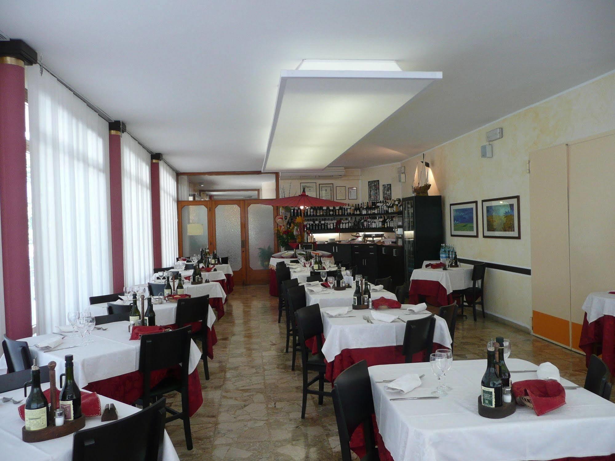 Hotel Azzorre Lido di Jesolo Buitenkant foto