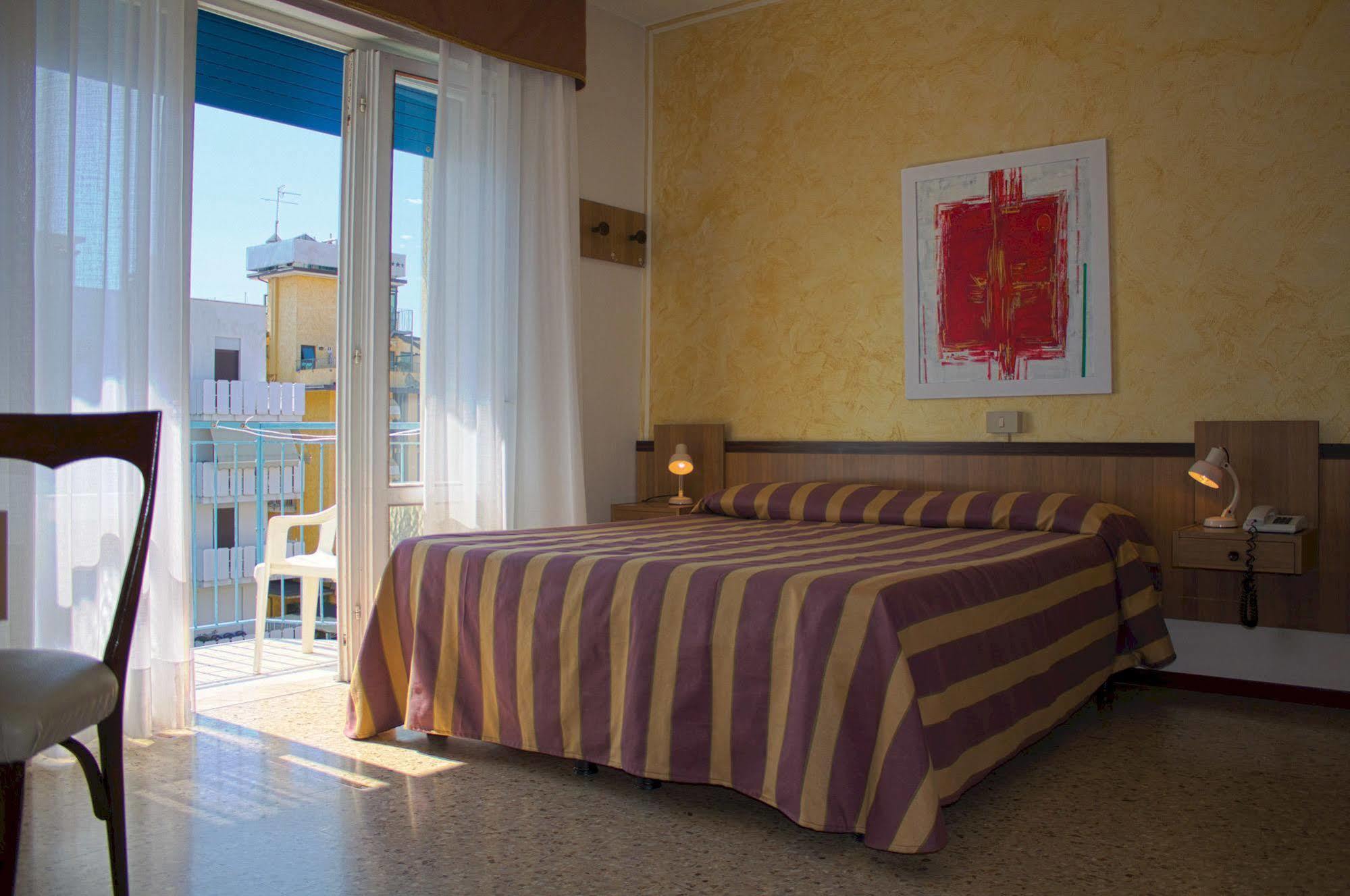 Hotel Azzorre Lido di Jesolo Buitenkant foto